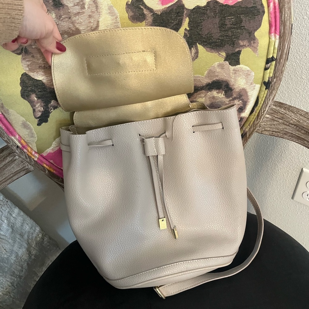 Christian Siriano WOMEN'S JAYME CONVERTIBLE BACKPACK - Picture 4 of 5